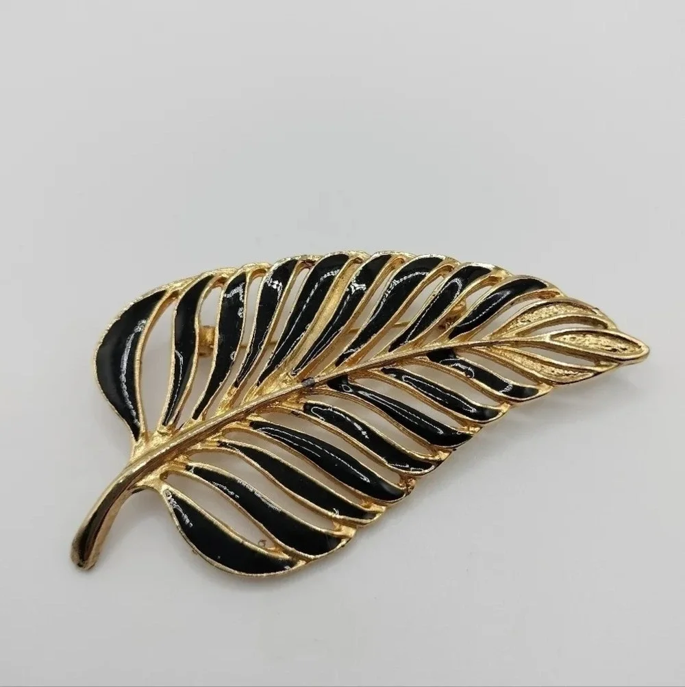 Vintage Black Enamel Leaf Brooch Pin Lapel Gold Tone